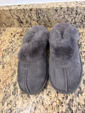UGG Charcoal Gray Sheepskin Clog Slippers size 8 , brand new